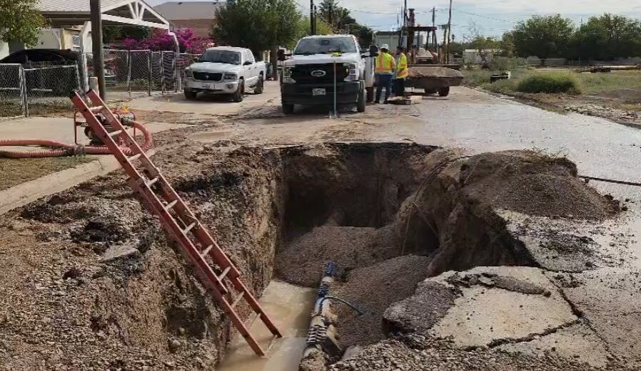 Water Service Restored After Main Break in Laredo District 4