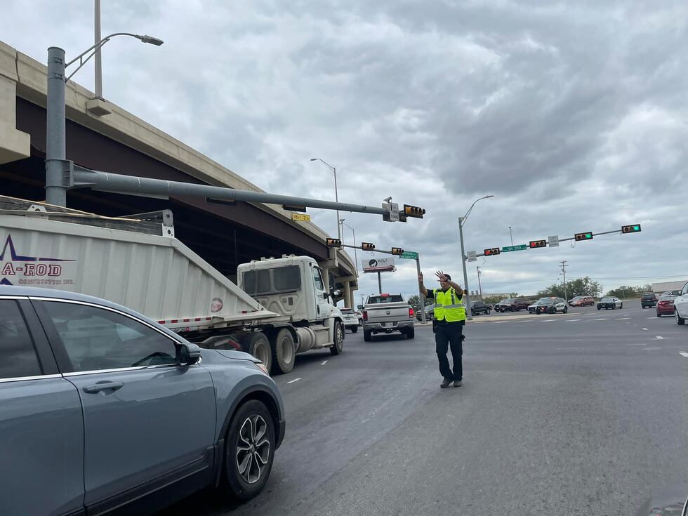 Heavy traffic on Loop 20 and Highway 359 due to construction