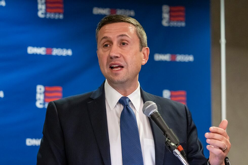 Arquivo - Ken Martin, presidente da Associação de Comitês Democratas do Estado, discute o ...