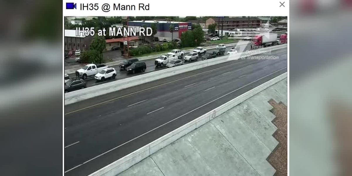 Crash on I-35 south closes lane, Laredo police say